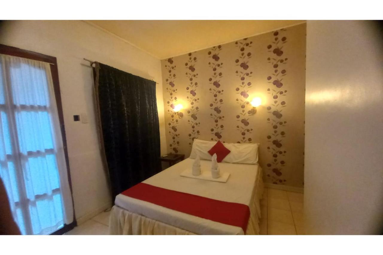 Oyo 934 Bea'S Garden Inn Tiniguiban ภายนอก รูปภาพ